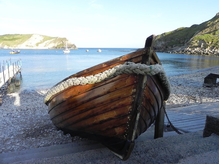 lulworth-cove-non-copyright-2015-06-19-resized)